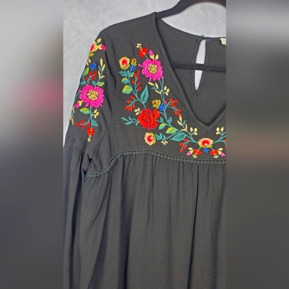 Umgee embroidered Flattering Boho Floral‎ V-Neck Long Bell Sleeve dress sizeM - Picture 5 of 11